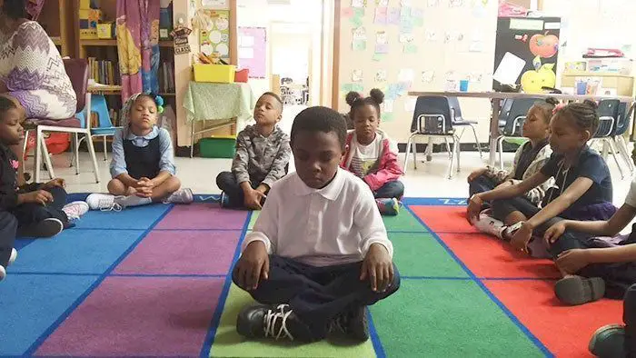 Una escuela reemplaza los castigos por la meditación con increíbles resultados 1
